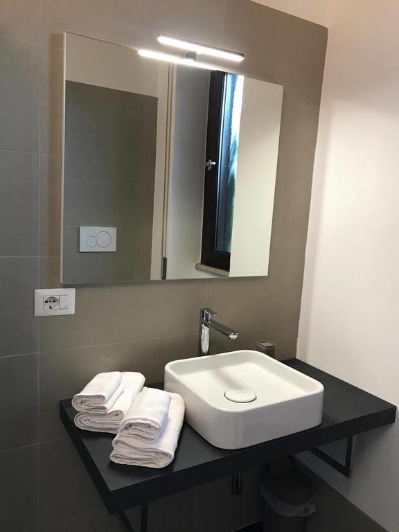 Four Rooms Guesthouse 奥里斯塔诺 外观 照片
